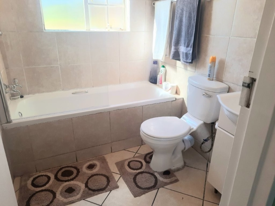 2 Bedroom Property for Sale in Wilgeheuwel Gauteng