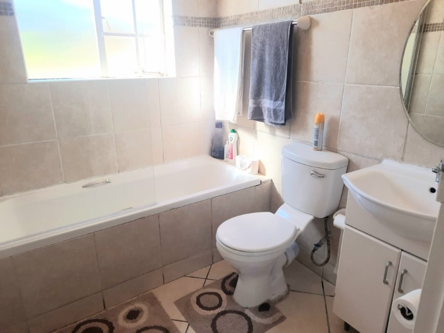 2 Bedroom Property for Sale in Wilgeheuwel Gauteng