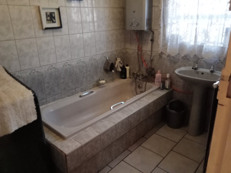 2 Bedroom Property for Sale in Wychwood Gauteng