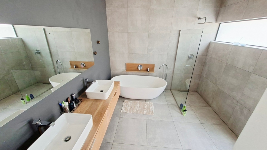 4 Bedroom Property for Sale in Waterkloof Gauteng