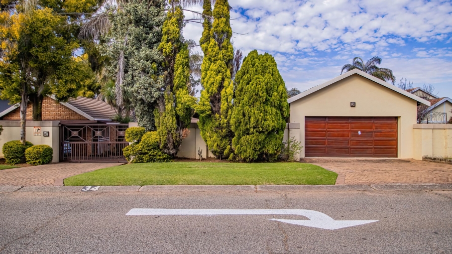 8 Bedroom Property for Sale in Van Riebeeck Park Gauteng