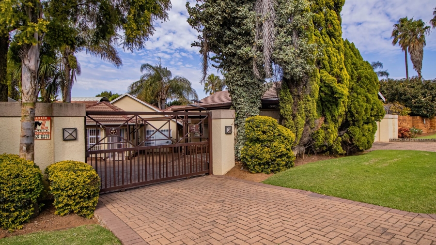 8 Bedroom Property for Sale in Van Riebeeck Park Gauteng