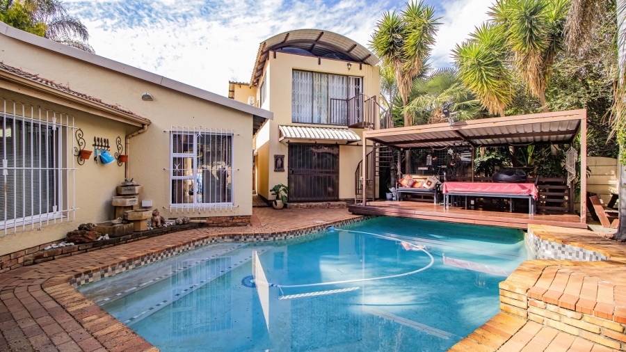 8 Bedroom Property for Sale in Van Riebeeck Park Gauteng