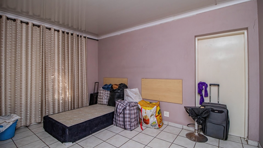 8 Bedroom Property for Sale in Van Riebeeck Park Gauteng