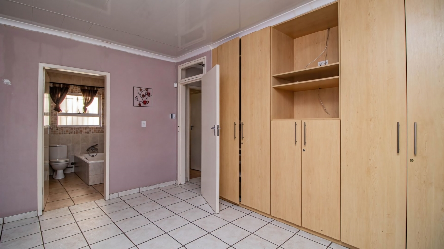 8 Bedroom Property for Sale in Van Riebeeck Park Gauteng