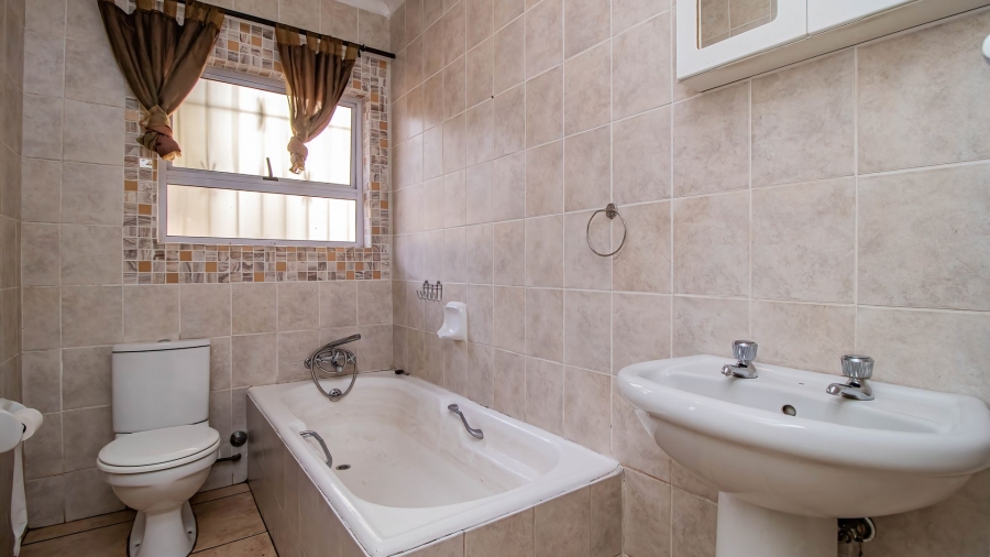 8 Bedroom Property for Sale in Van Riebeeck Park Gauteng