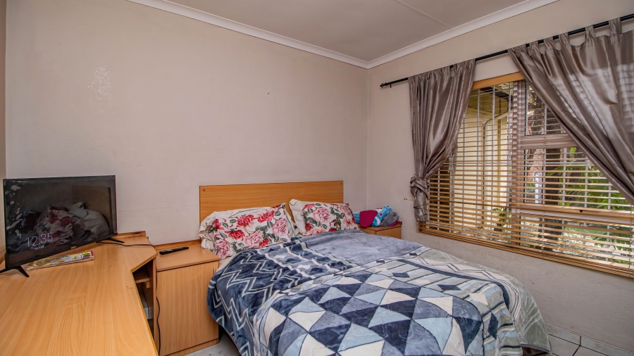 8 Bedroom Property for Sale in Van Riebeeck Park Gauteng