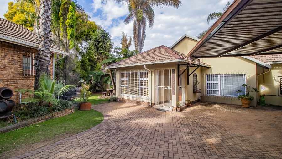 8 Bedroom Property for Sale in Van Riebeeck Park Gauteng