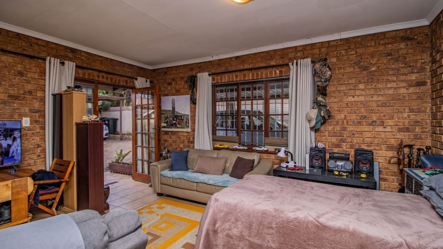 8 Bedroom Property for Sale in Van Riebeeck Park Gauteng