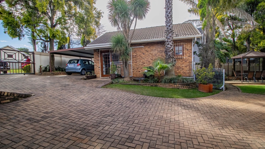 8 Bedroom Property for Sale in Van Riebeeck Park Gauteng