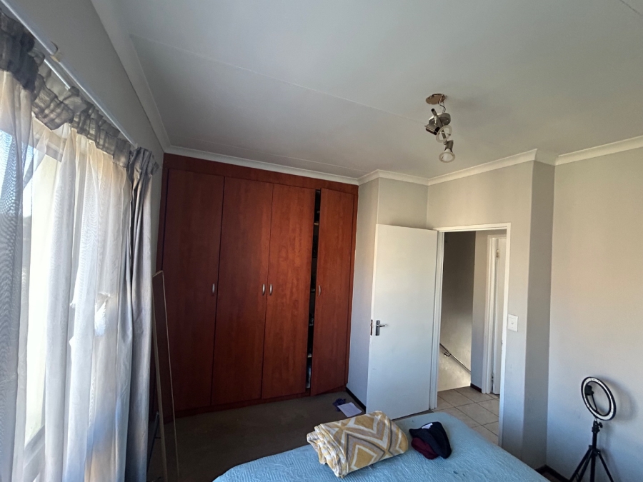 2 Bedroom Property for Sale in Erand Gardens Gauteng