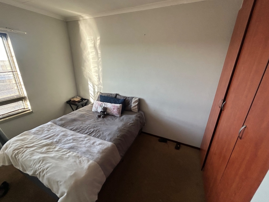 2 Bedroom Property for Sale in Erand Gardens Gauteng