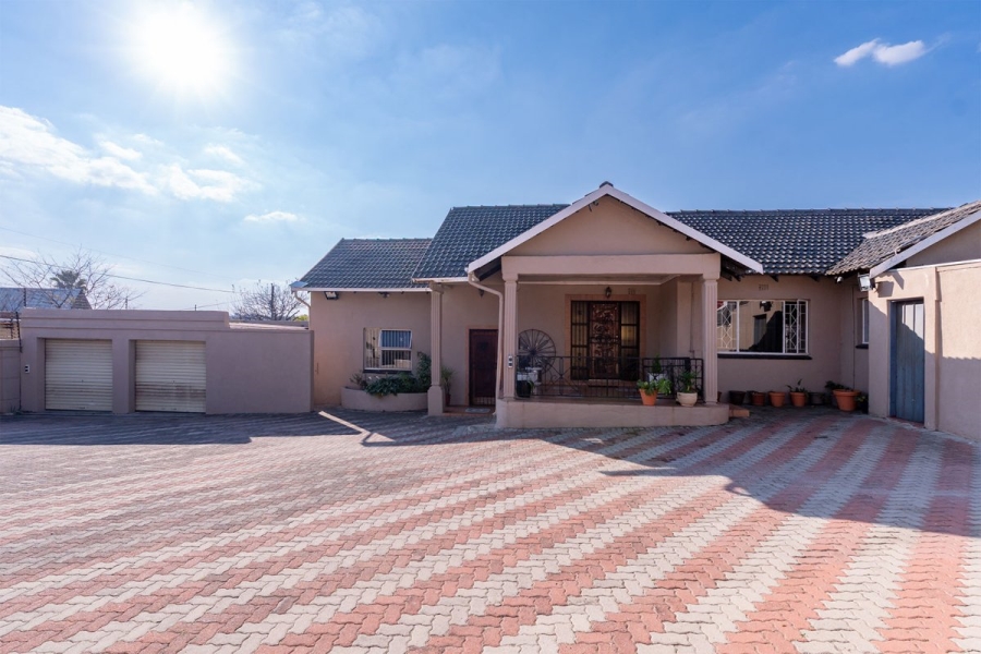 6 Bedroom Property for Sale in Esther Park Gauteng