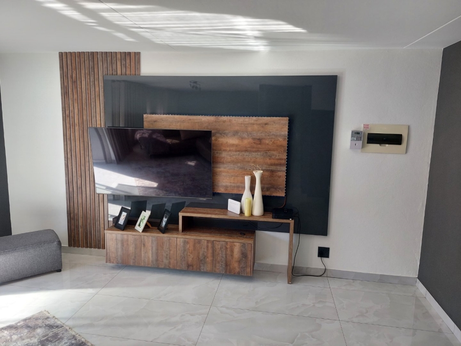 3 Bedroom Property for Sale in Annlin Gauteng