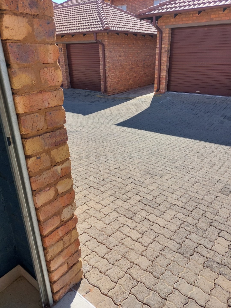 3 Bedroom Property for Sale in Annlin Gauteng