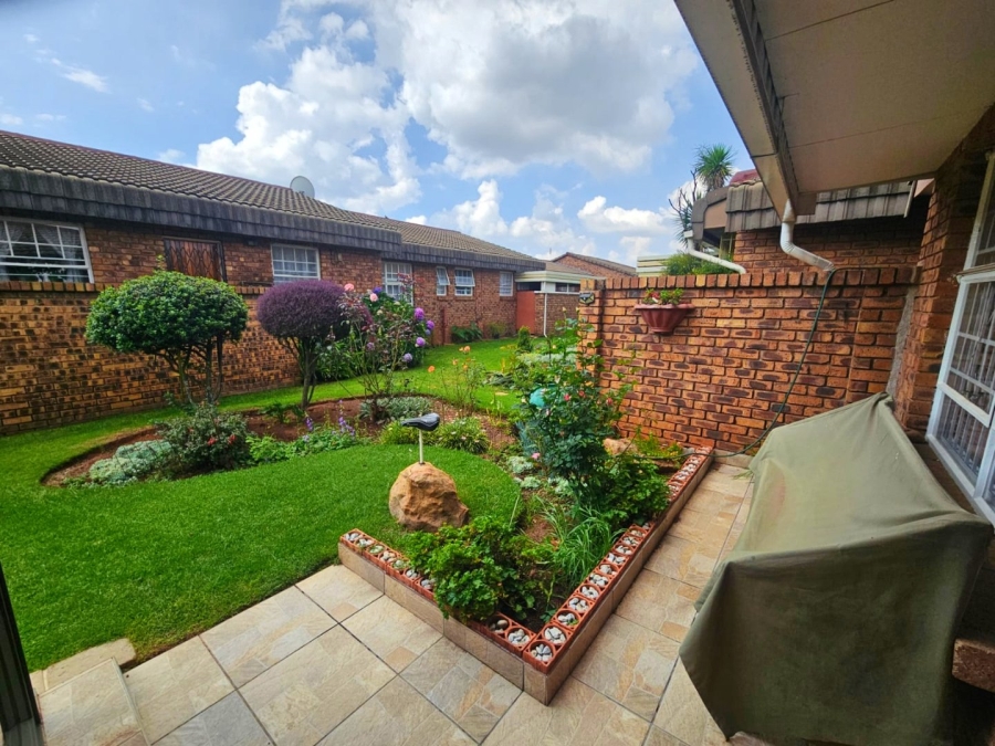 2 Bedroom Property for Sale in Norton Park Gauteng
