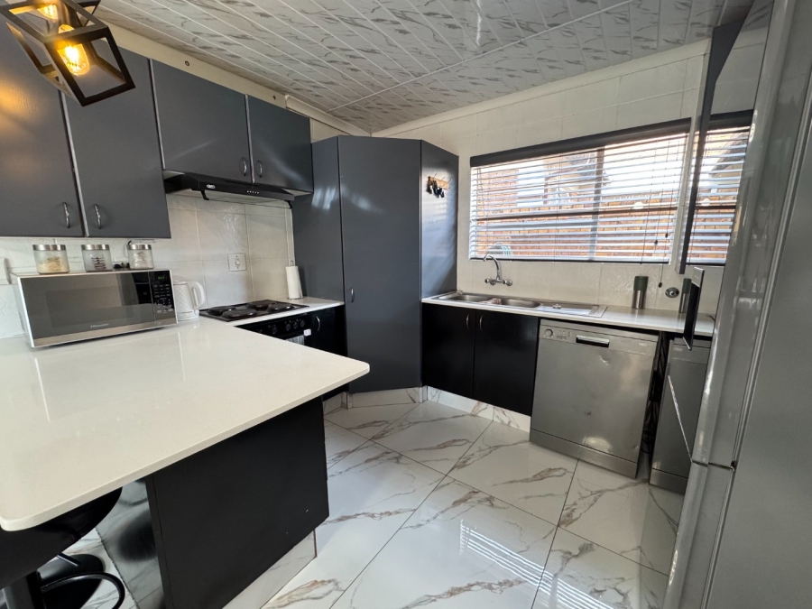 3 Bedroom Property for Sale in Glen Marais Gauteng
