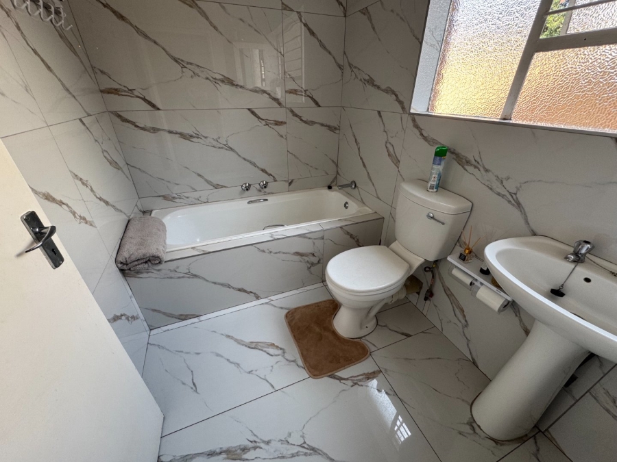 3 Bedroom Property for Sale in Glen Marais Gauteng