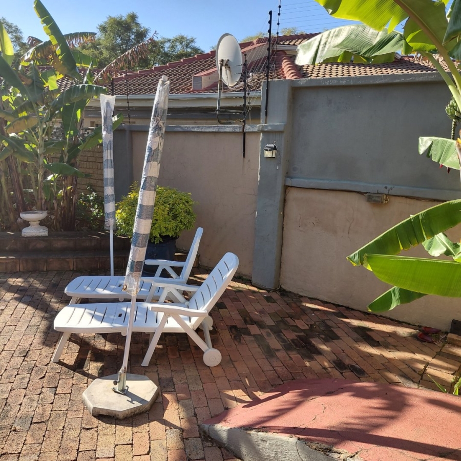 To Let 1 Bedroom Property for Rent in Waterkloof Gauteng