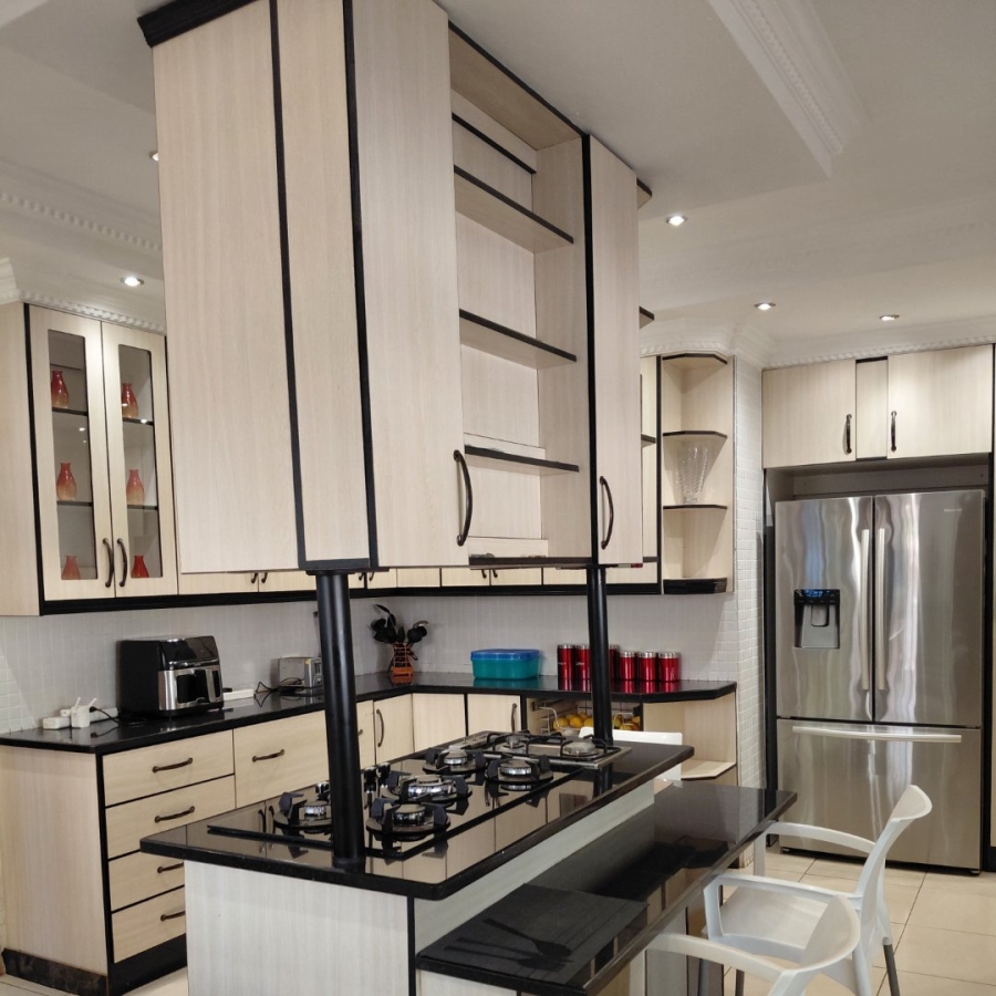 To Let 1 Bedroom Property for Rent in Waterkloof Gauteng