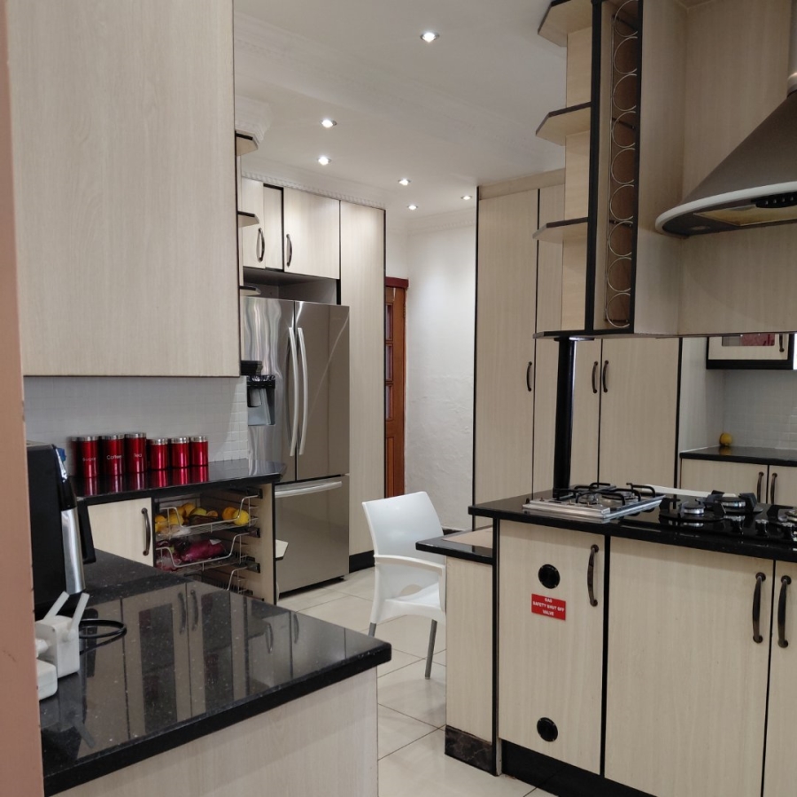 To Let 1 Bedroom Property for Rent in Waterkloof Gauteng