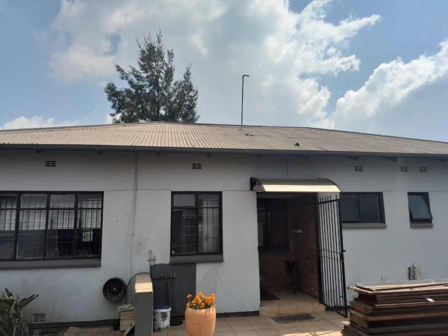 To Let Commercial Property for Rent in Edenvale Central Gauteng