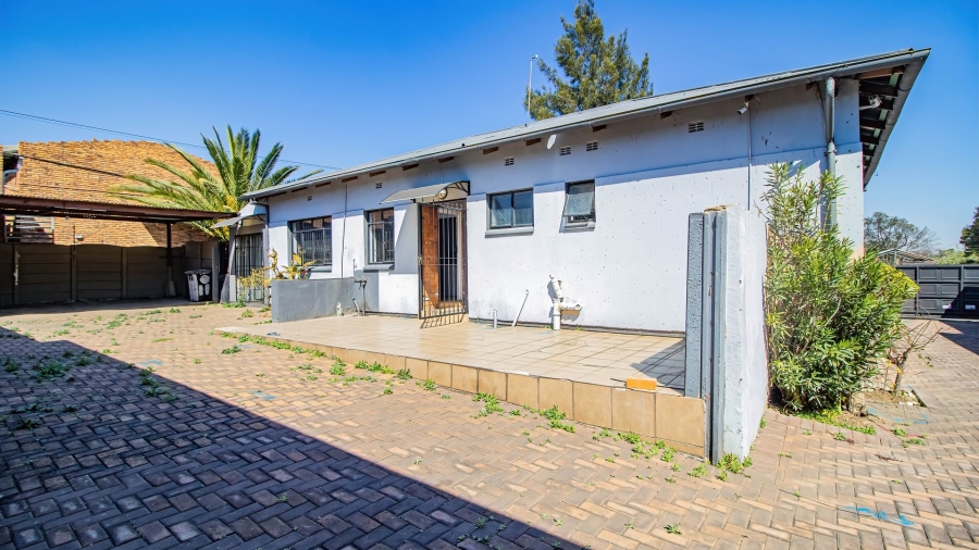 To Let Commercial Property for Rent in Edenvale Central Gauteng