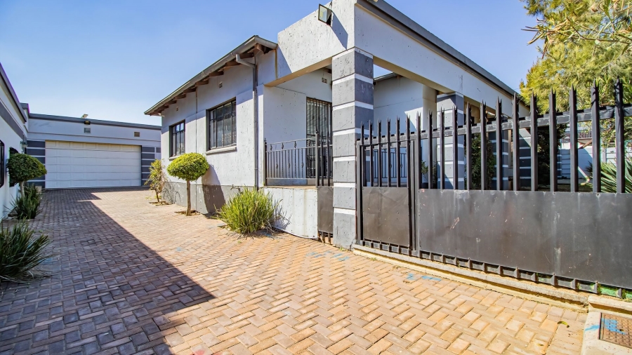 To Let Commercial Property for Rent in Edenvale Central Gauteng