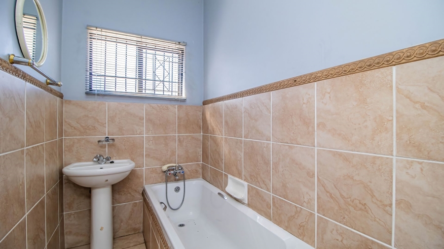 To Let Commercial Property for Rent in Edenvale Central Gauteng
