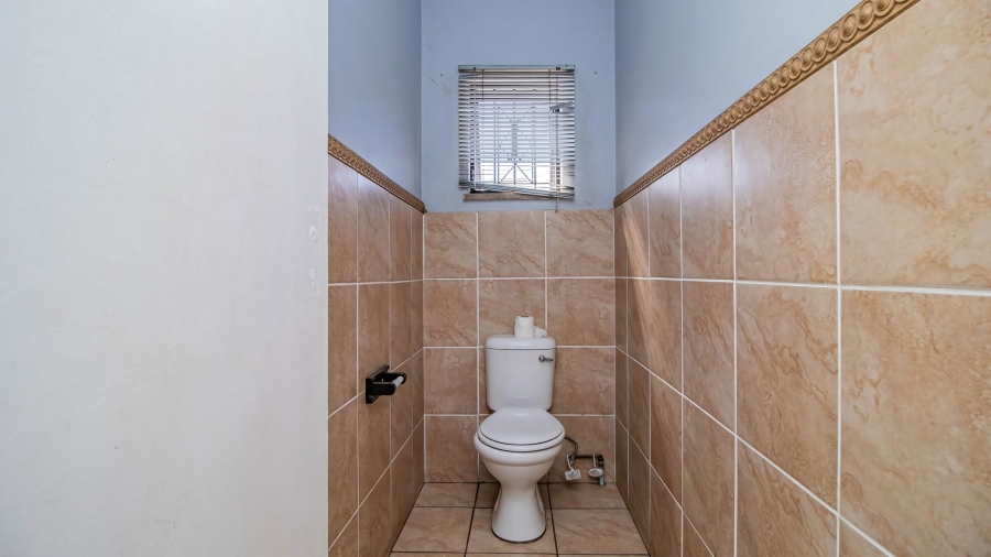 To Let Commercial Property for Rent in Edenvale Central Gauteng