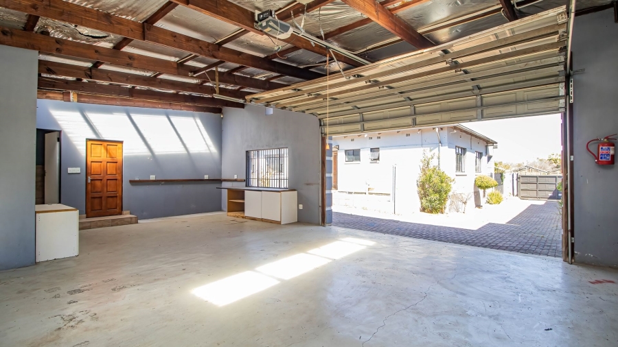 To Let Commercial Property for Rent in Edenvale Central Gauteng