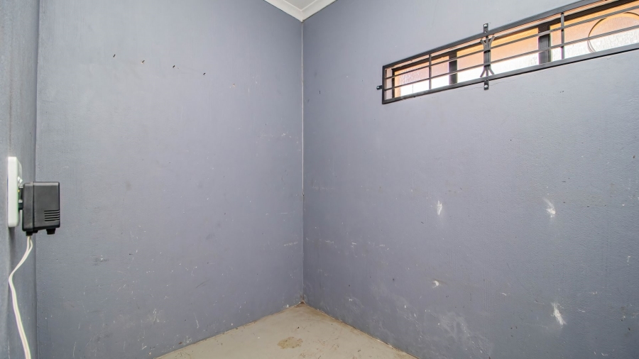 To Let Commercial Property for Rent in Edenvale Central Gauteng