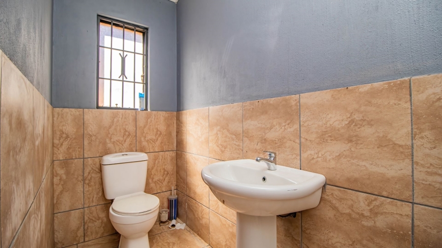To Let Commercial Property for Rent in Edenvale Central Gauteng