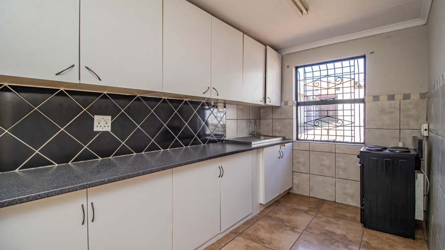 To Let Commercial Property for Rent in Edenvale Central Gauteng