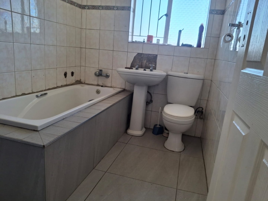 2 Bedroom Property for Sale in Daveyton Gauteng