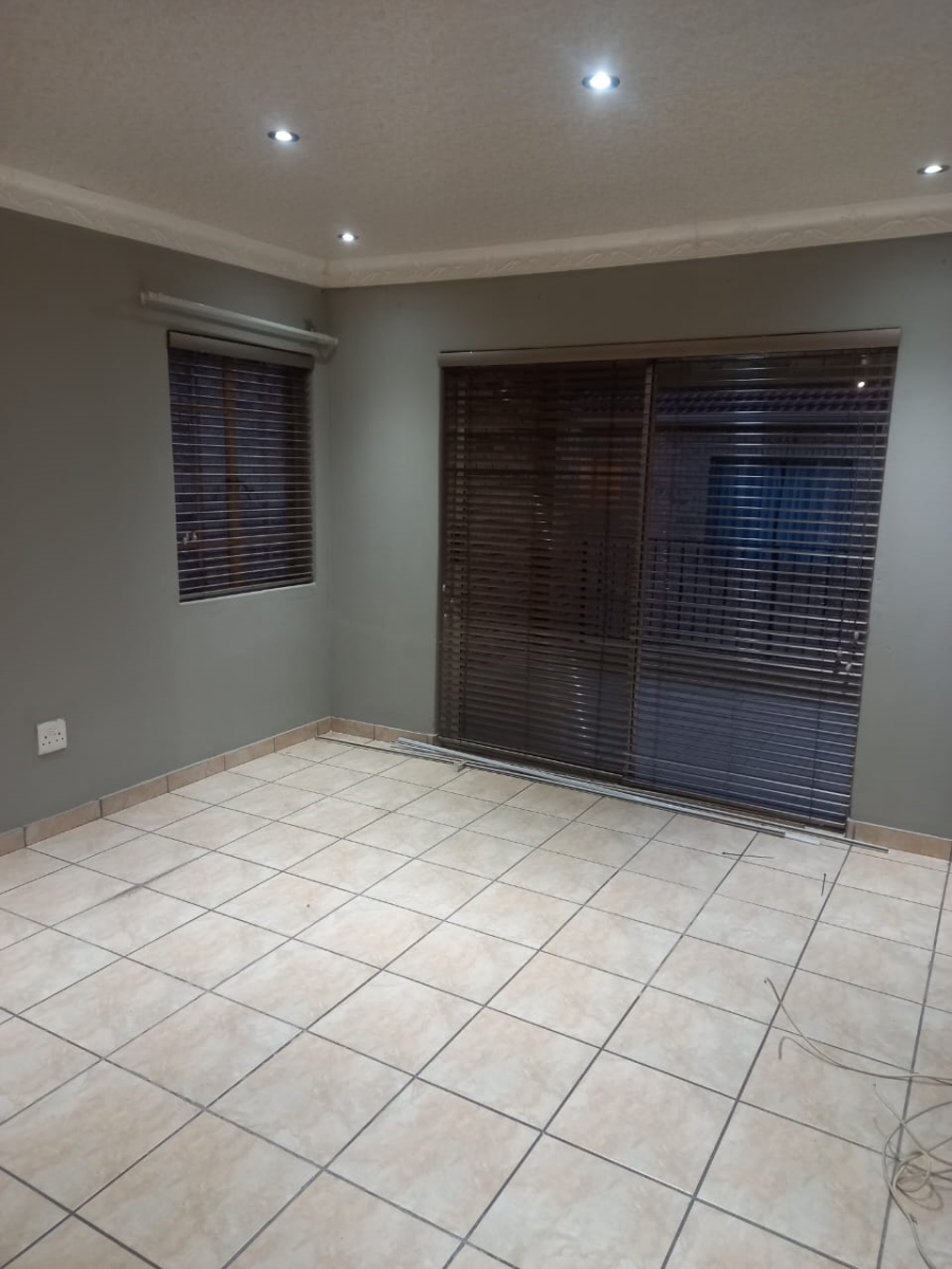 3 Bedroom Property for Sale in Vanderbijlpark SW 5 Gauteng