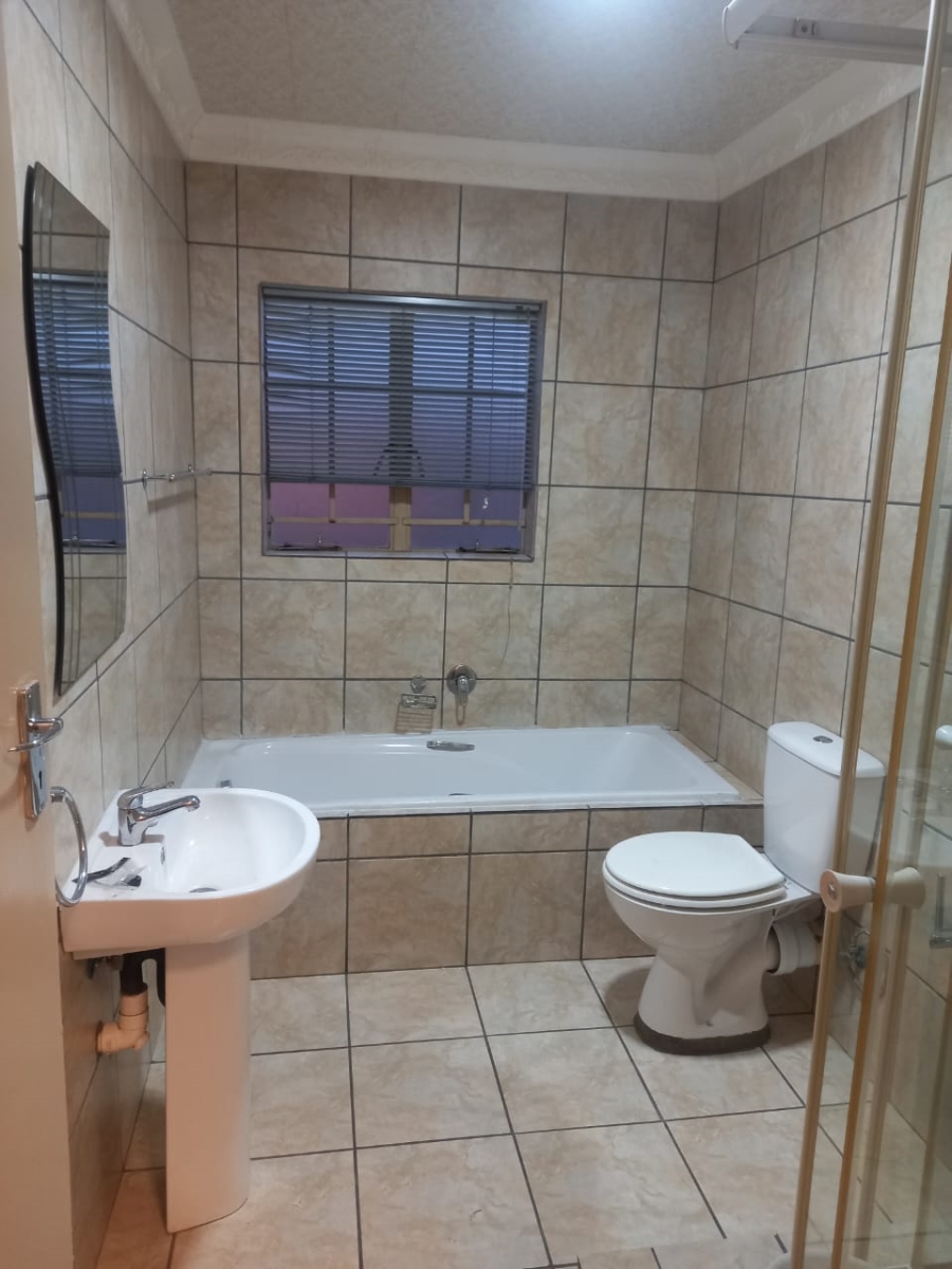 3 Bedroom Property for Sale in Vanderbijlpark SW 5 Gauteng