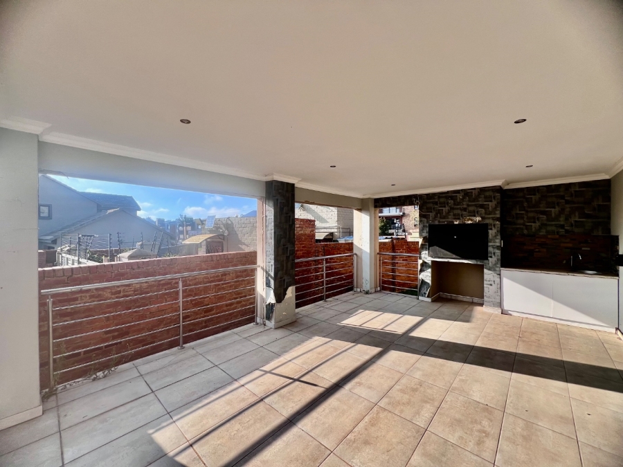 3 Bedroom Property for Sale in Bronberg Close Gauteng
