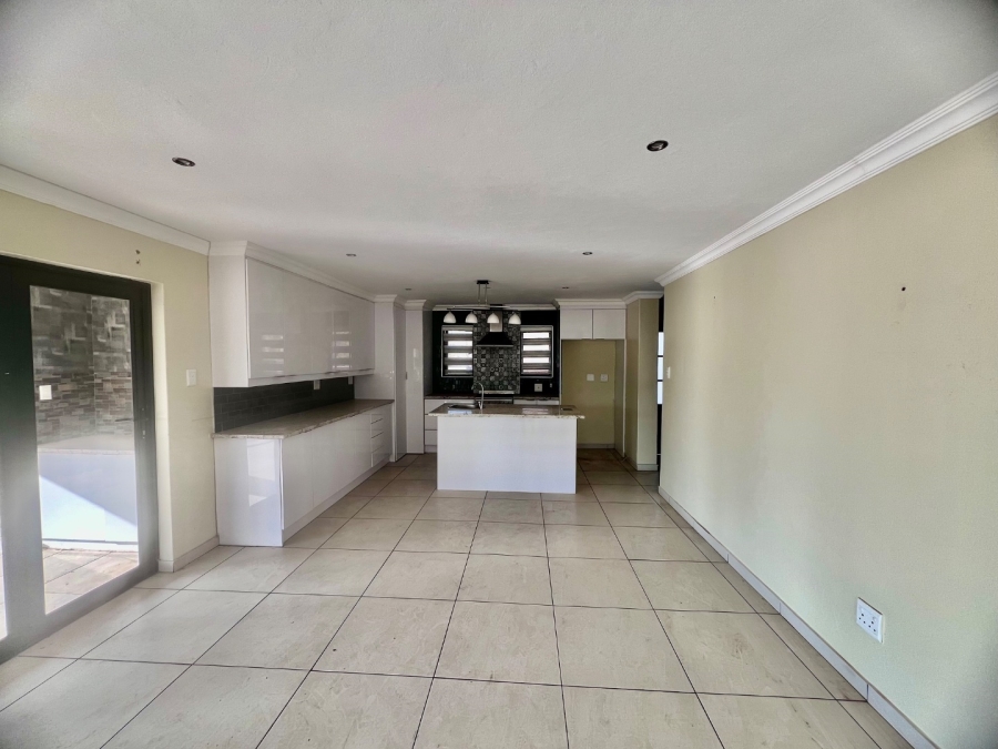 3 Bedroom Property for Sale in Bronberg Close Gauteng