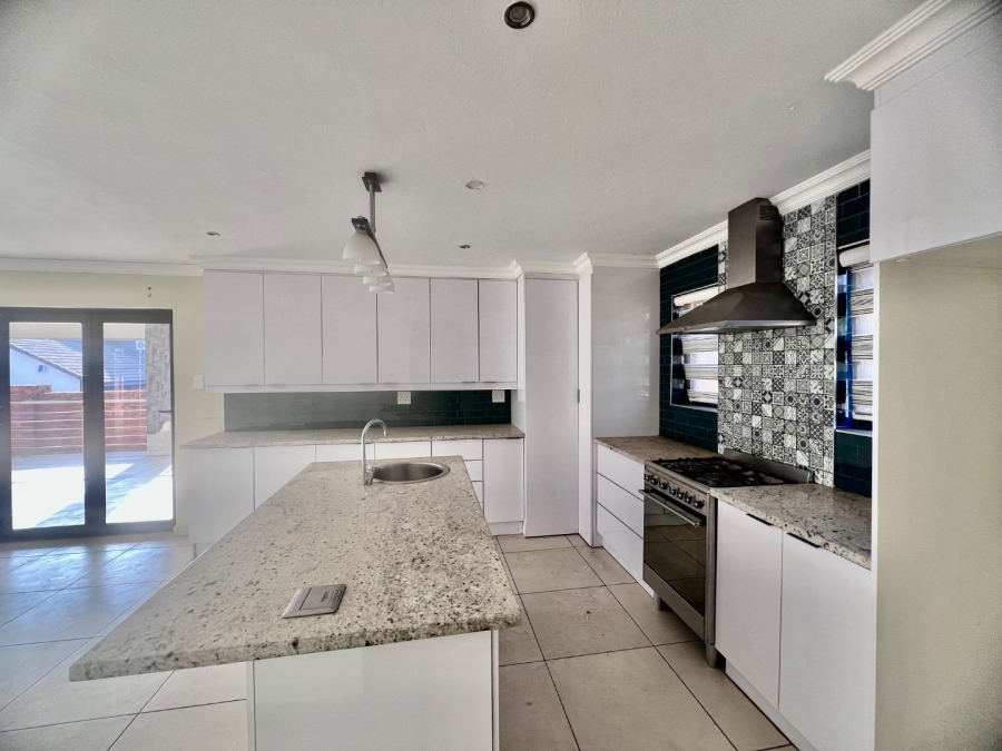 3 Bedroom Property for Sale in Bronberg Close Gauteng