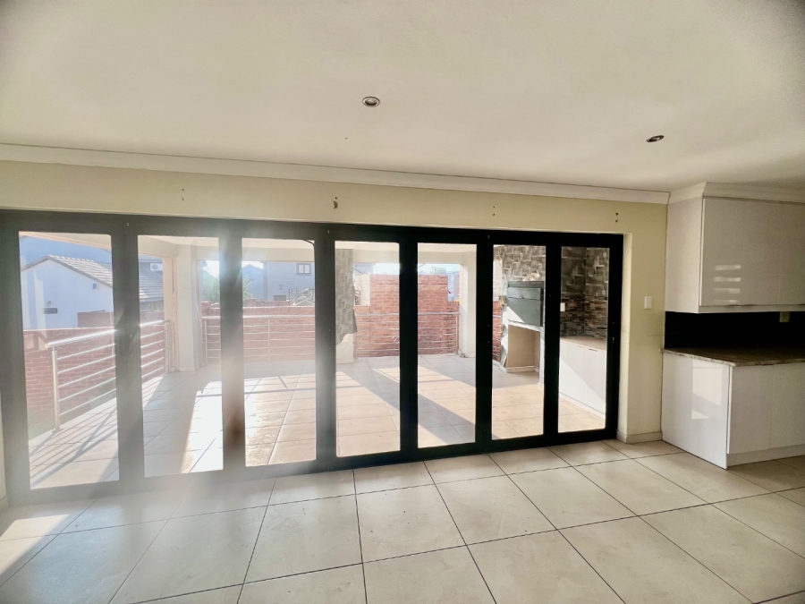 3 Bedroom Property for Sale in Bronberg Close Gauteng