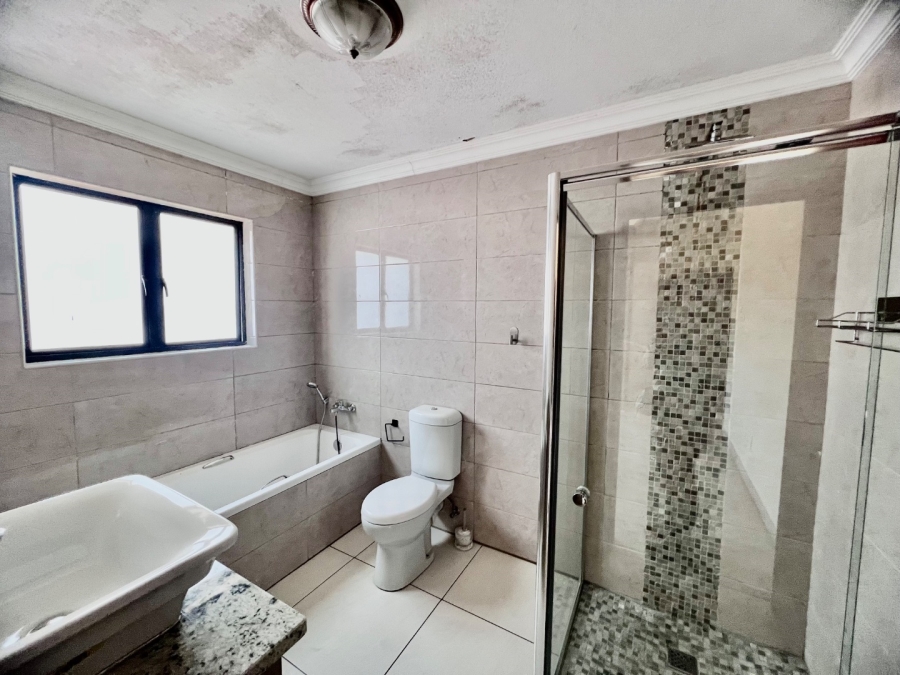3 Bedroom Property for Sale in Bronberg Close Gauteng