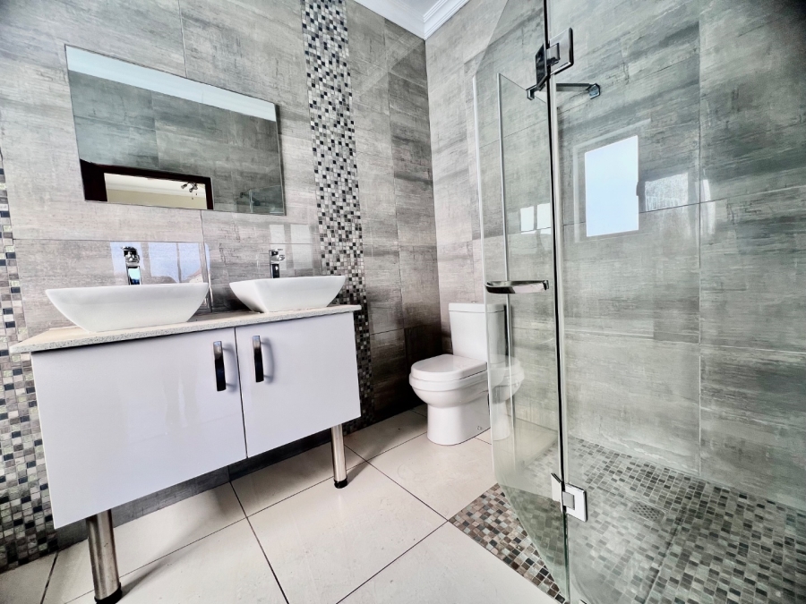 3 Bedroom Property for Sale in Bronberg Close Gauteng