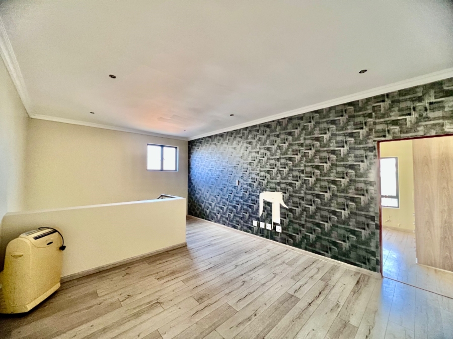 3 Bedroom Property for Sale in Bronberg Close Gauteng
