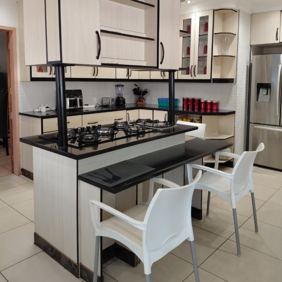 To Let 1 Bedroom Property for Rent in Waterkloof Gauteng