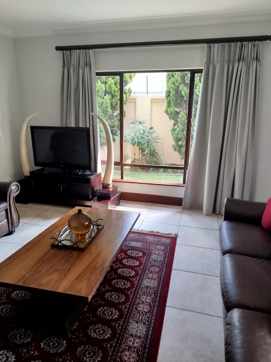 To Let 4 Bedroom Property for Rent in Sandown Gauteng
