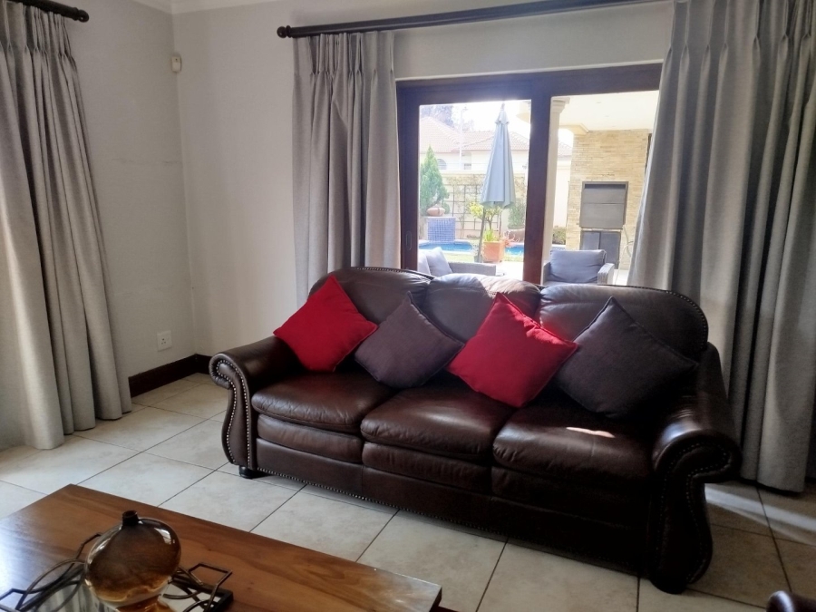To Let 4 Bedroom Property for Rent in Sandown Gauteng