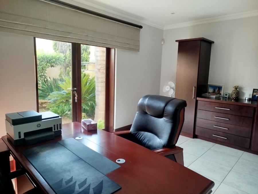 To Let 4 Bedroom Property for Rent in Sandown Gauteng