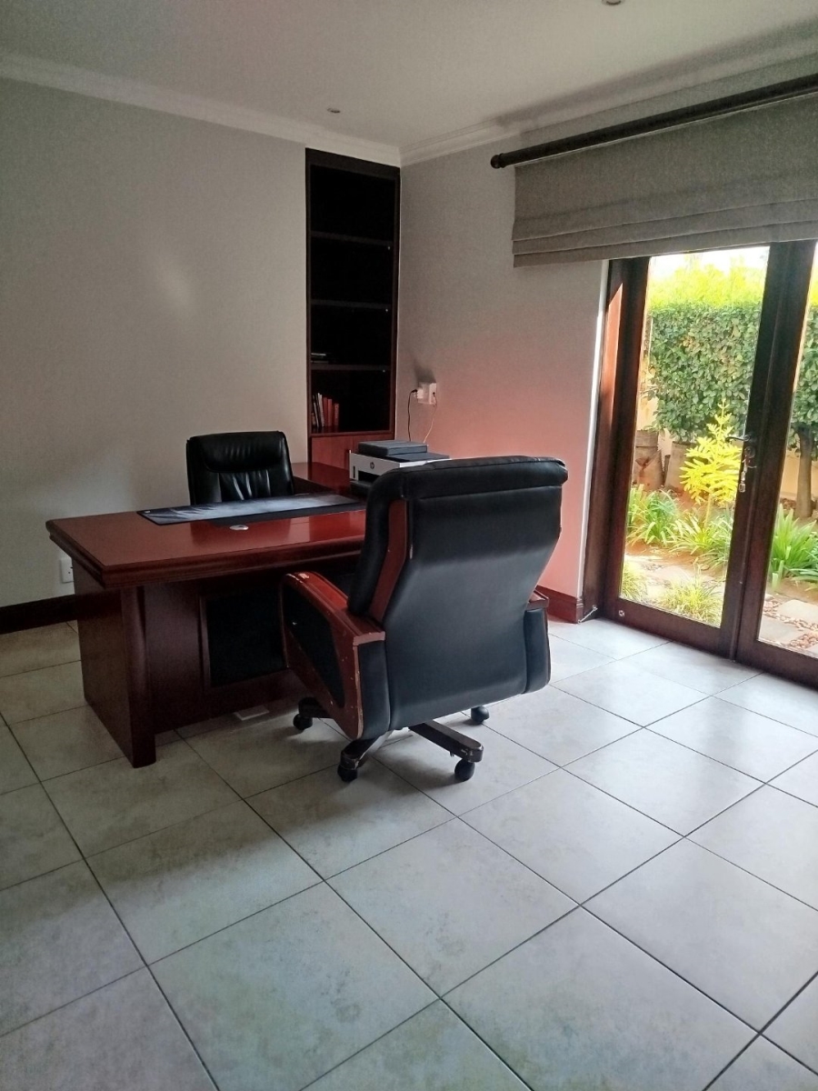 To Let 4 Bedroom Property for Rent in Sandown Gauteng