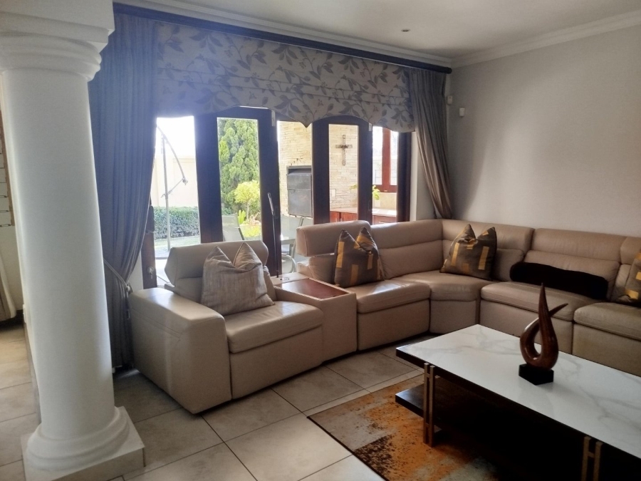 To Let 4 Bedroom Property for Rent in Sandown Gauteng